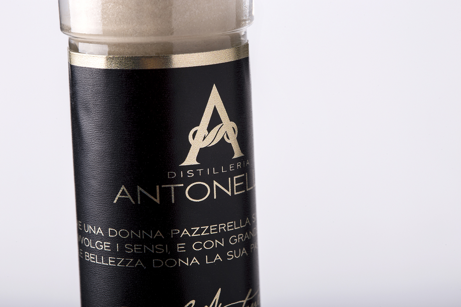 沖擊力強的蜂蜜酒包裝設(shè)計(圖4) 沖擊力強的蜂蜜酒包裝設(shè)計(圖4)