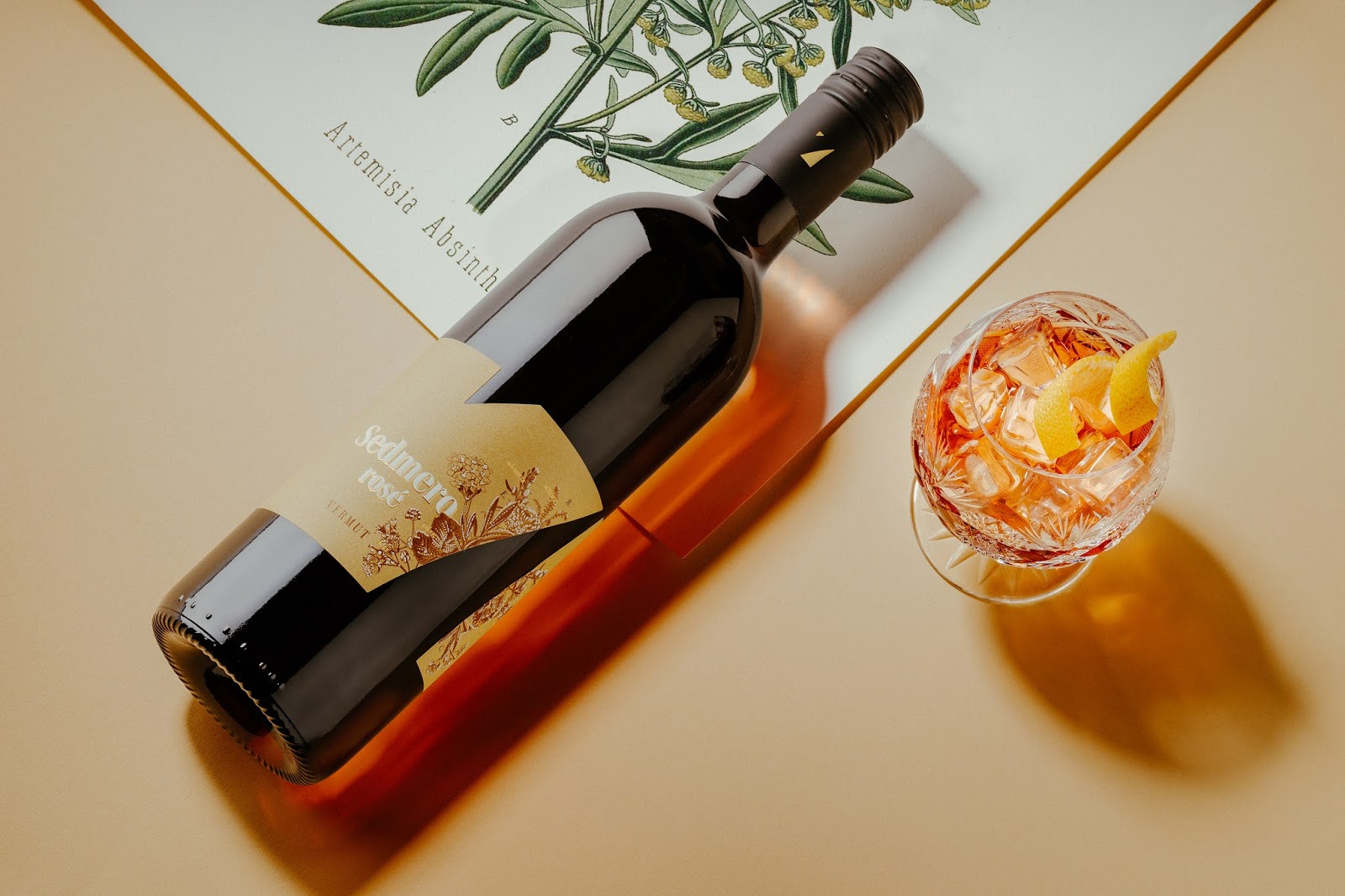 紅酒酒標(biāo)設(shè)計(jì)瓶型設(shè)計(jì)(圖1)