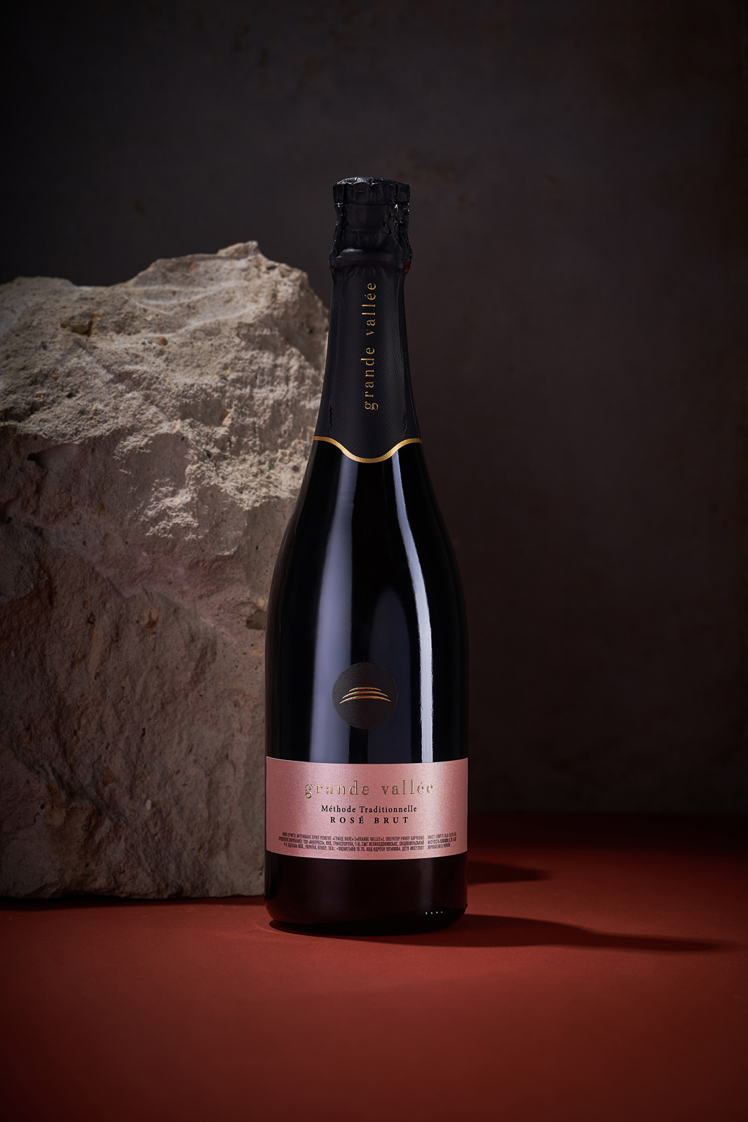 極簡(jiǎn)主義的起泡酒包裝設(shè)計(jì)這樣做(圖5) 極簡(jiǎn)主義的起泡酒包裝設(shè)計(jì)這樣做(圖5)