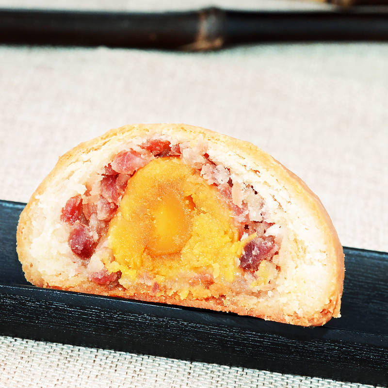 虹山如愿 火腿蛋黃滇式月餅 100g*10袋包裝禮盒產(chǎn)品包裝創(chuàng)意設(shè)計(jì)欣賞(圖2)